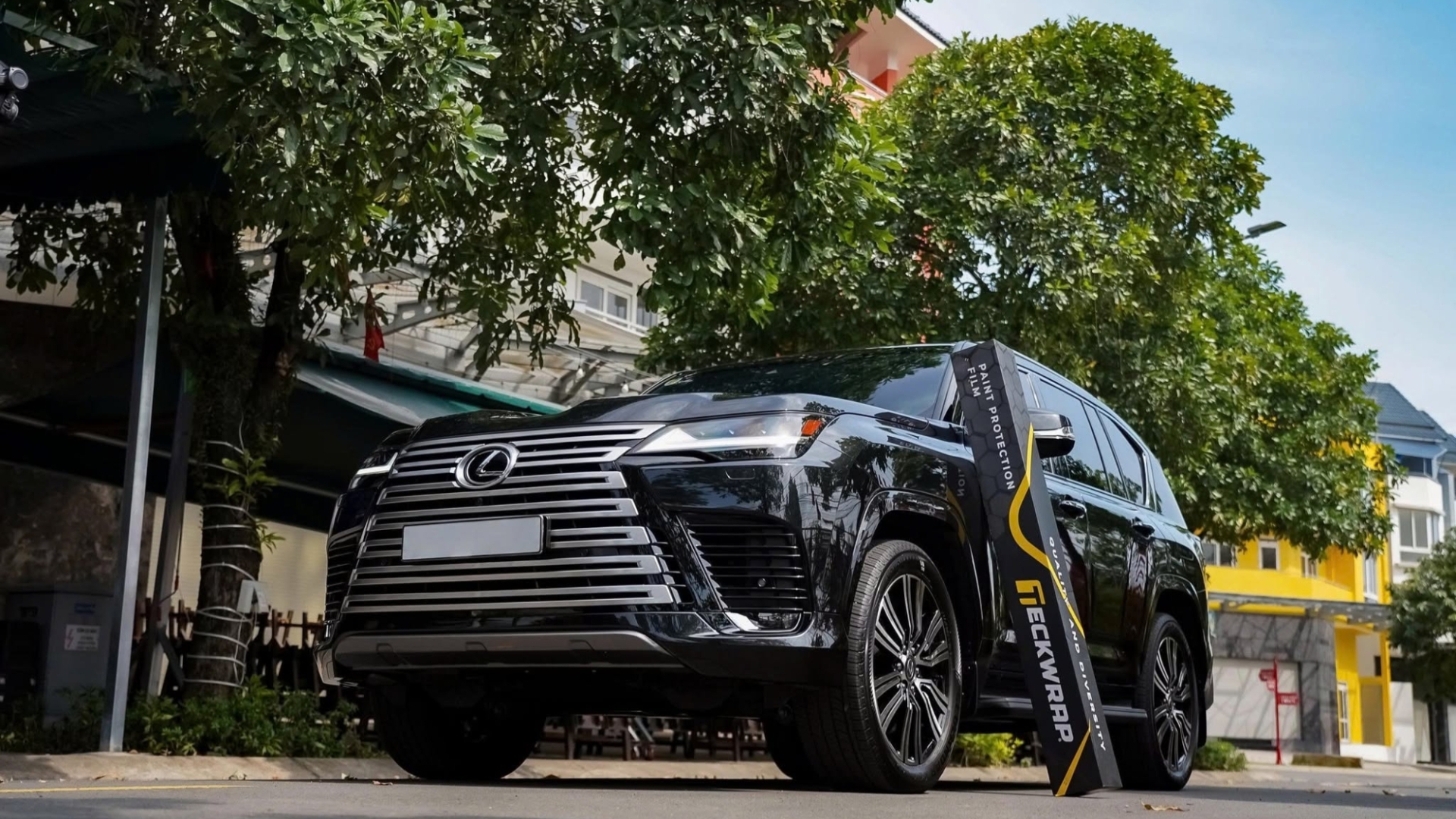Lexus LX600 Nâng Cấp PPF Và Phim Cách Nhiệt 3M, Bảo Vệ Toàn Diện Từ Ngoại Thất Đến Nội Thất