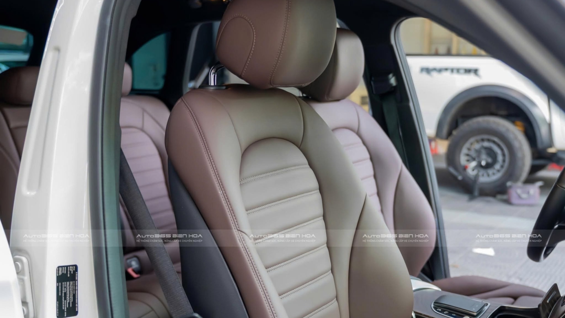 Mercedes Sang Xịn Hơn Với Ghế Da Nappa Và Thảm Sàn Fiber
