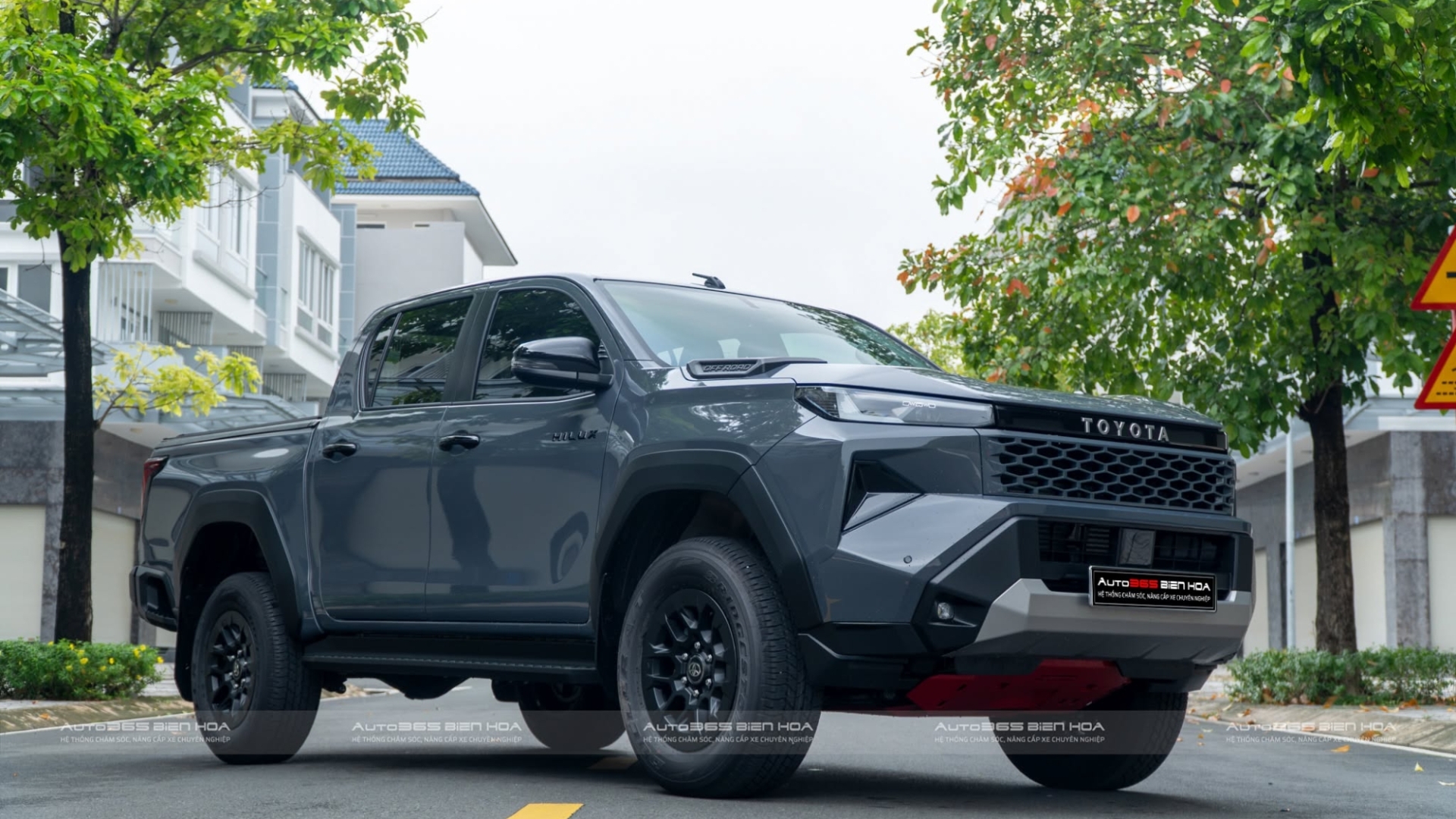 Toyota Hilux Mới Lên Combo Phụ Kiện Thực Dụng Cho Mọi Hành Trình